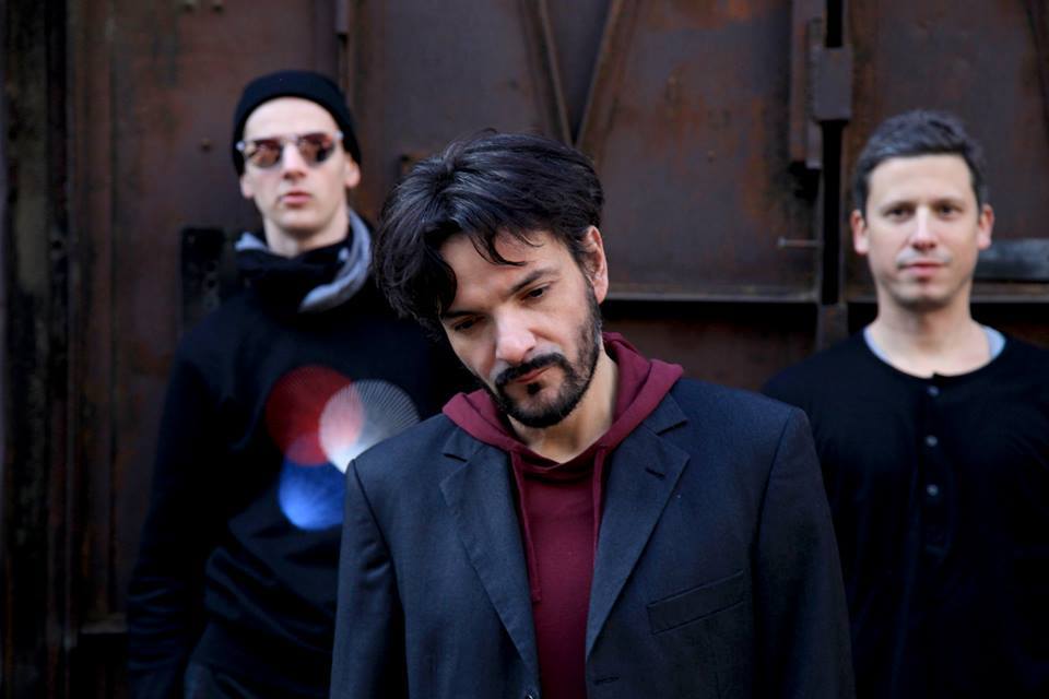 Kultúrkocsma estek – a Bujdosó Trió koncertezik pénteken a Petz Sörözőben